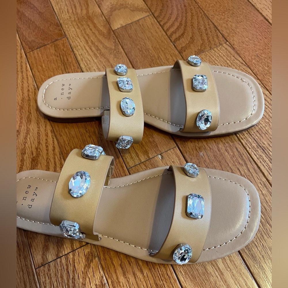 Universal Thread/A New Day Bundle Of 3 Sandals - image 6
